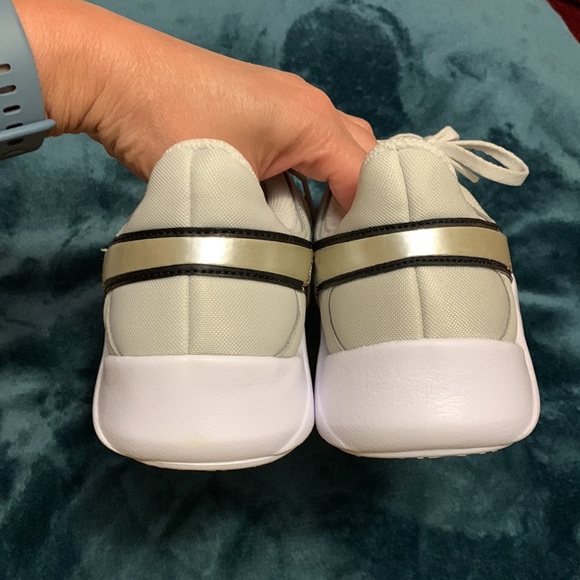 Nike Shoes - Picture 4 of 9